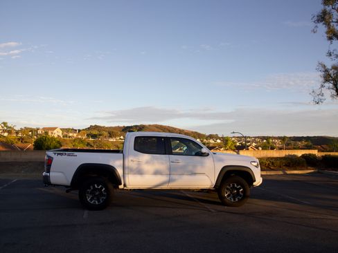 Used 2022 Toyota Tacoma TRD Off-Road RWD image 8