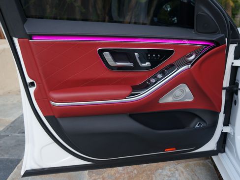 Used 2024 Mercedes-Benz S 580e 4MATIC Sedan image 14