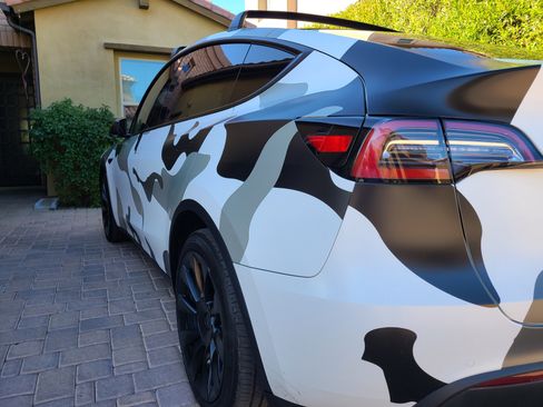 Used 2020 Tesla Model Y Long Range image 15