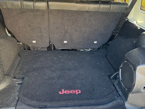 Used 2012 Jeep Wrangler Unlimited Sahara image 12