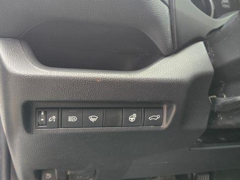 Used 2021 Toyota RAV4 XLE w/ Convenience Package image 11