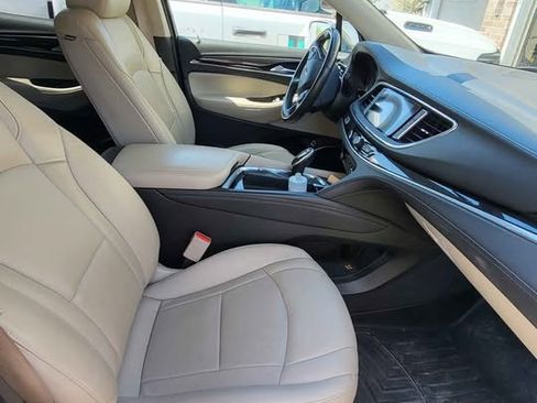 Used 2019 Buick Enclave Essence image 13