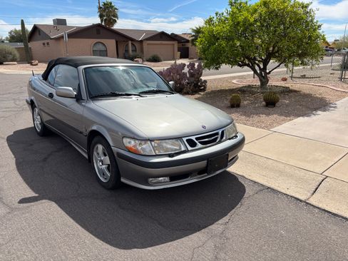 Used 2002 Saab 9-3 SE image 2