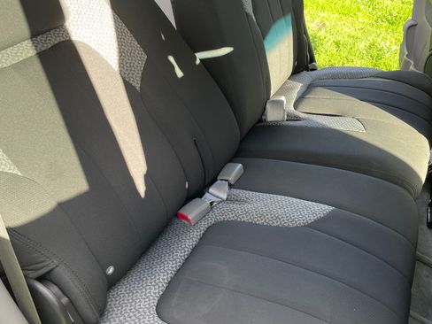 Used 2004 Pontiac Aztek 2WD w/ 1SB Preferred Equipment Group image 9