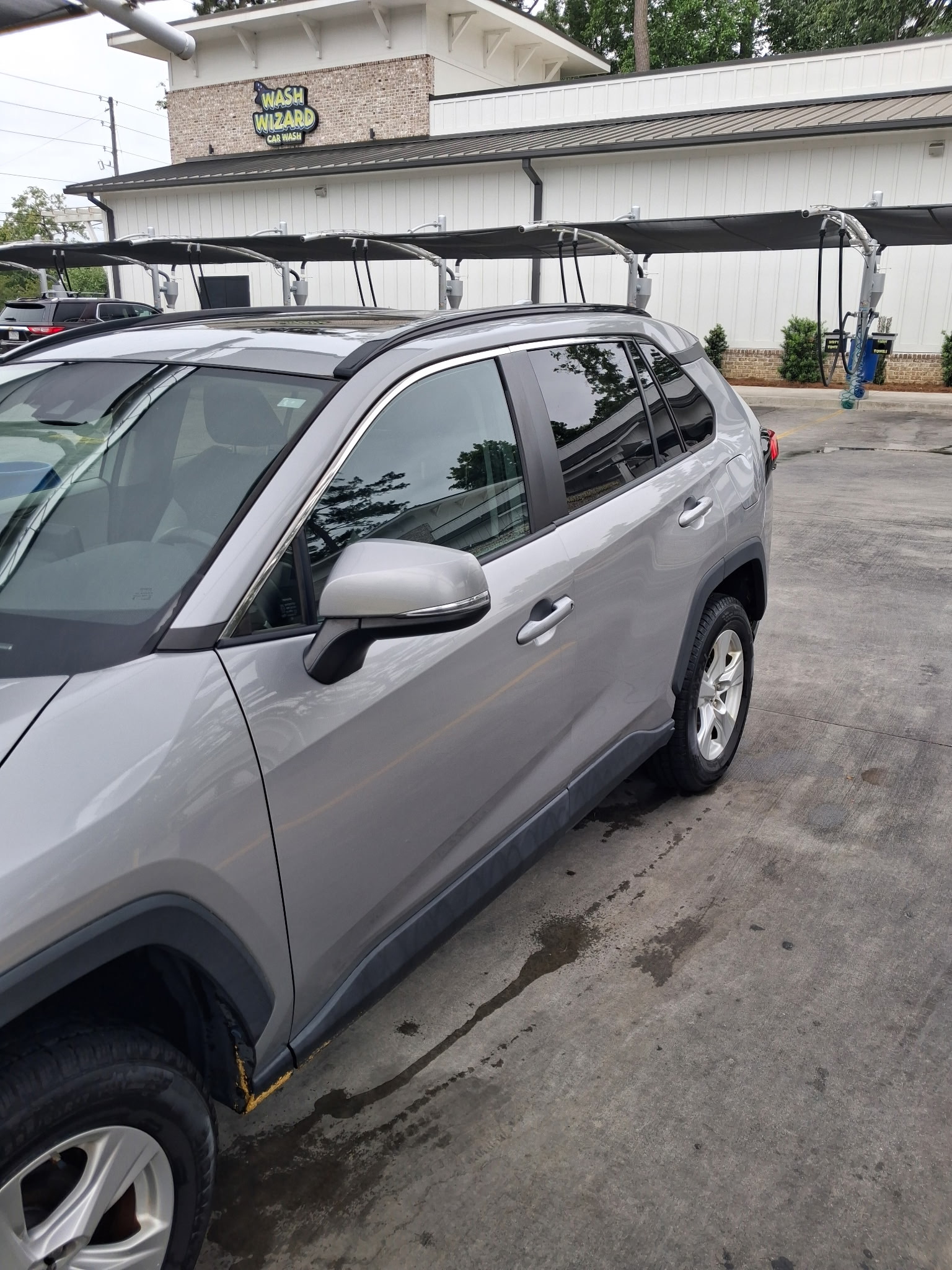 Used 2019 Toyota RAV4 XLE w/ Convenience Package AWD/4WD image 4