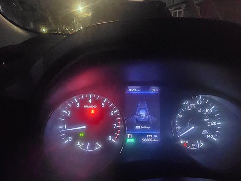 Used 2019 Nissan Rogue S image 18