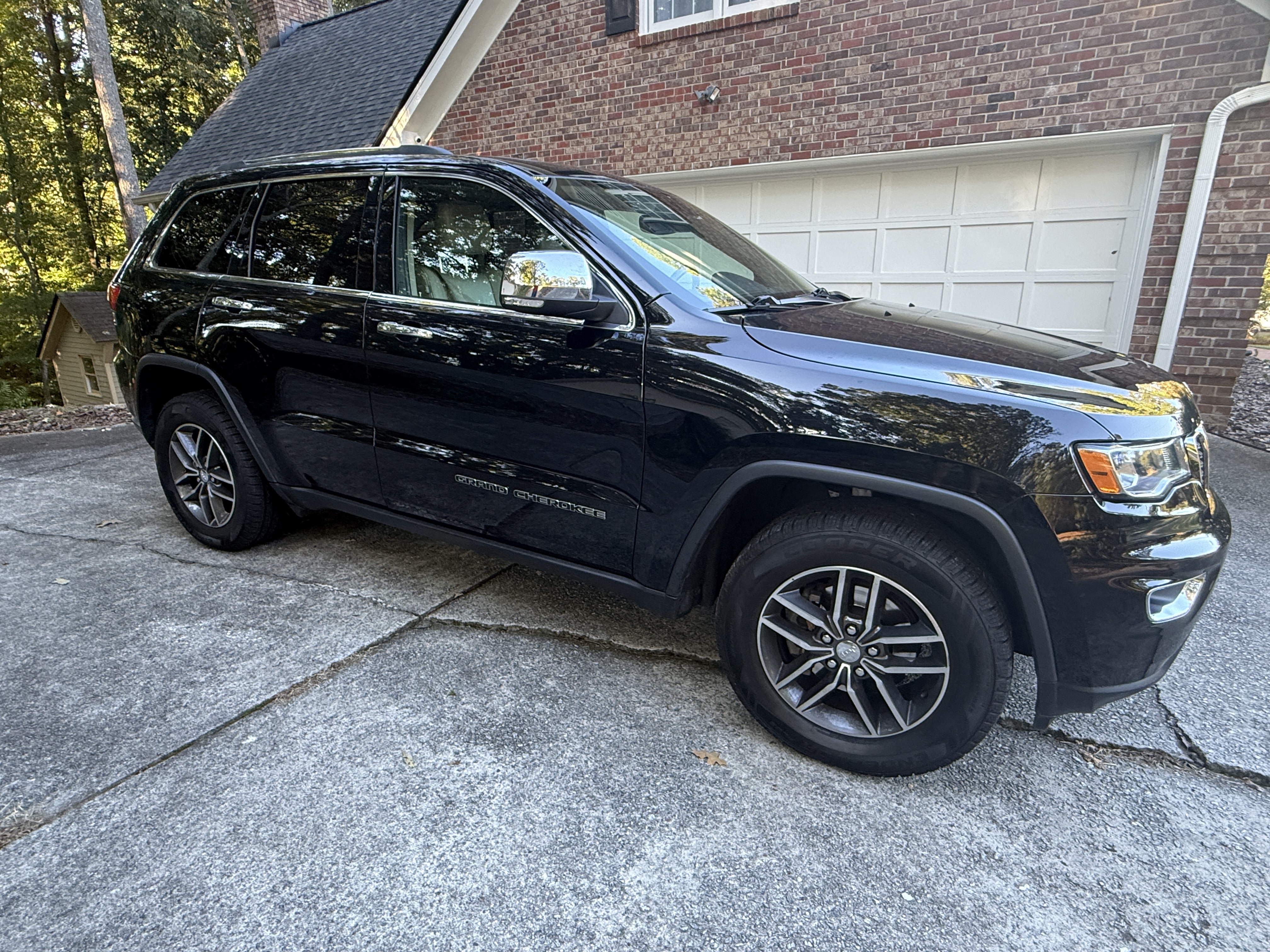 Used 2018 Jeep Grand Cherokee Limited AWD/4WD image 1