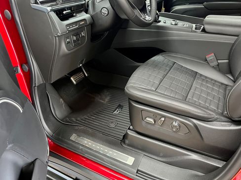 Used 2023 Cadillac Escalade V w/ LPO, ONYX Package image 10