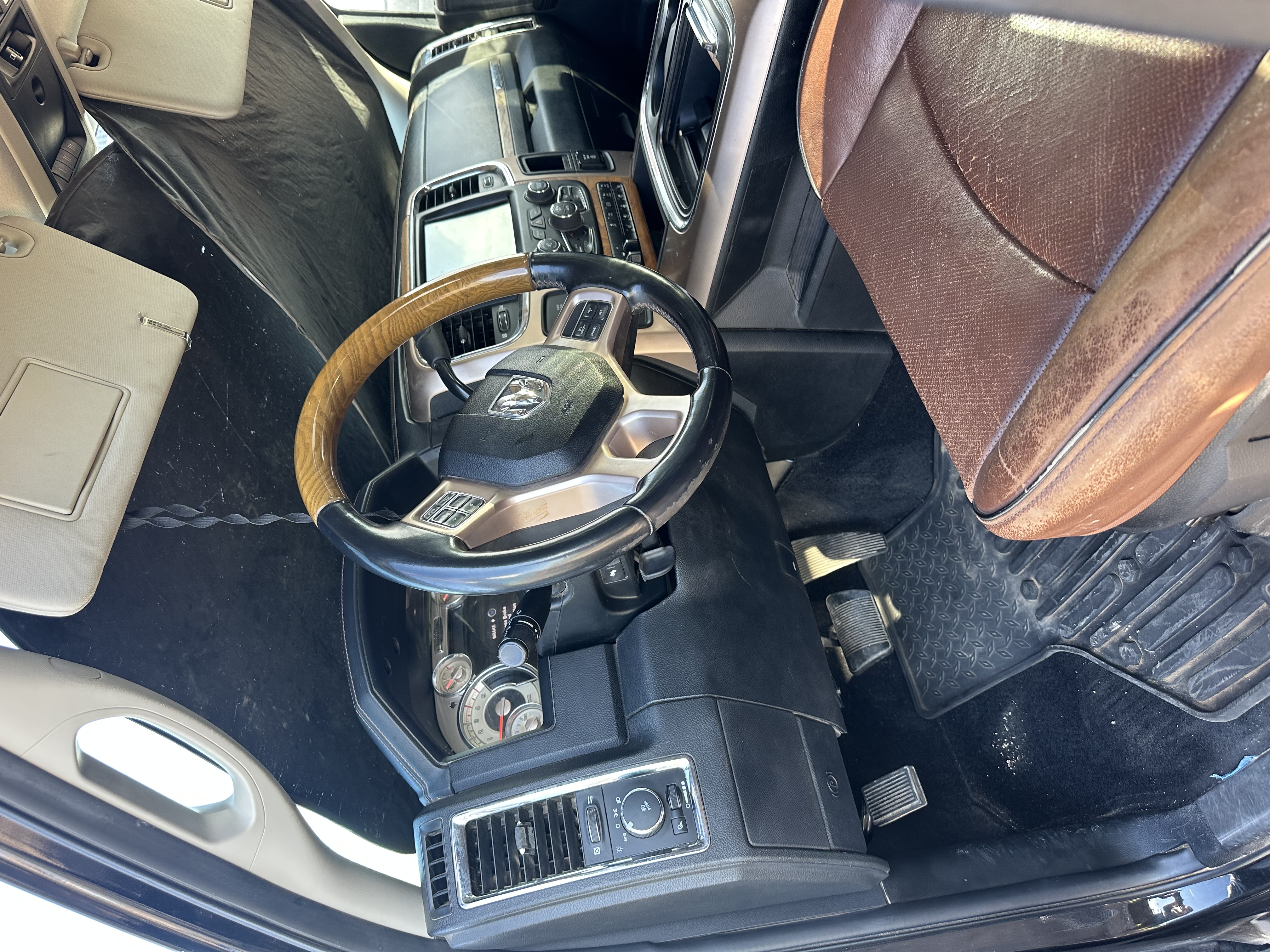 Used 2017 RAM 3500 Laramie Longhorn AWD/4WD image 8