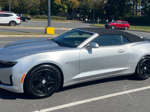 Used 2019 Chevrolet Camaro LT image 5