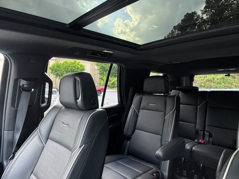 Used 2022 Cadillac Escalade Premium Luxury AWD/4WD image 15