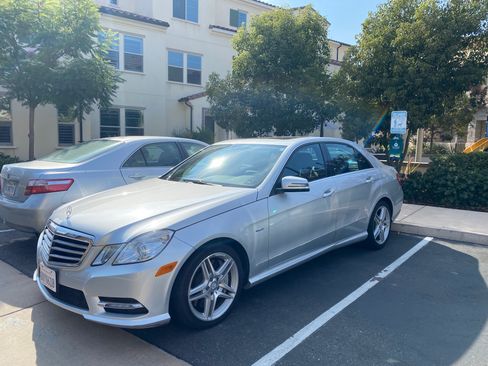 Used 2012 Mercedes-Benz E 550 4MATIC Sedan image 2