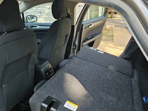 Used 2017 Ford Fusion SE image 12