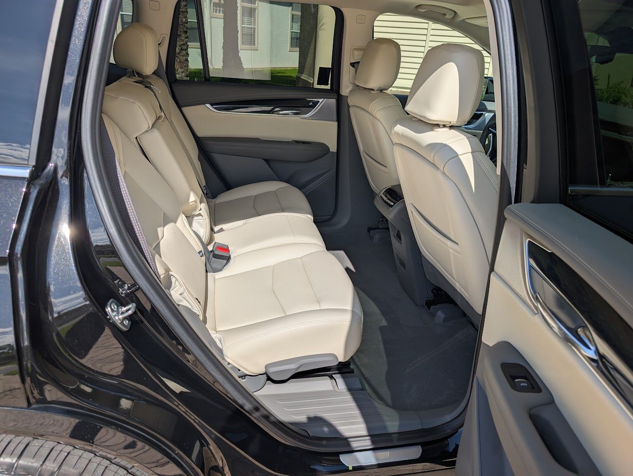 Used 2025 Cadillac XT6 Premium Luxury w/ Technology Package FWD image 12