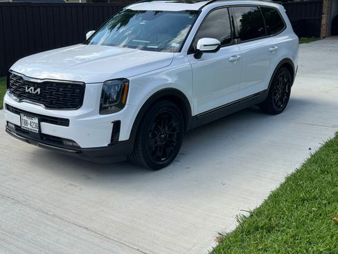 Used 2022 Kia Telluride SX w/ SX Prestige Package image 2