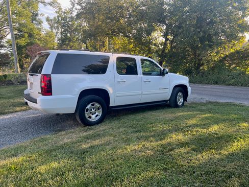 Used 2014 Chevrolet Suburban LT w/ Luxury Package image 13