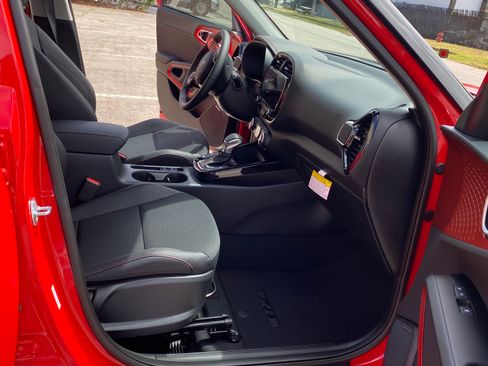 Used 2025 Kia Soul GT-Line w/ GT-Line Technology Package FWD image 15