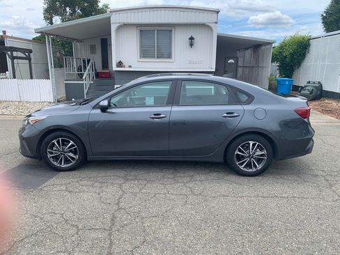 Used 2023 Kia Forte LXS FWD image 7