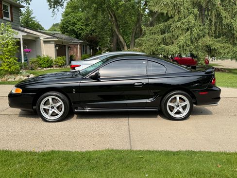 Used 1998 Ford Mustang Cobra image 4