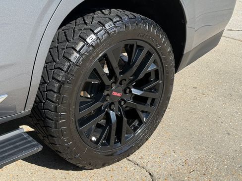 Used 2022 GMC Yukon Denali w/ Denali Ultimate Package image 22