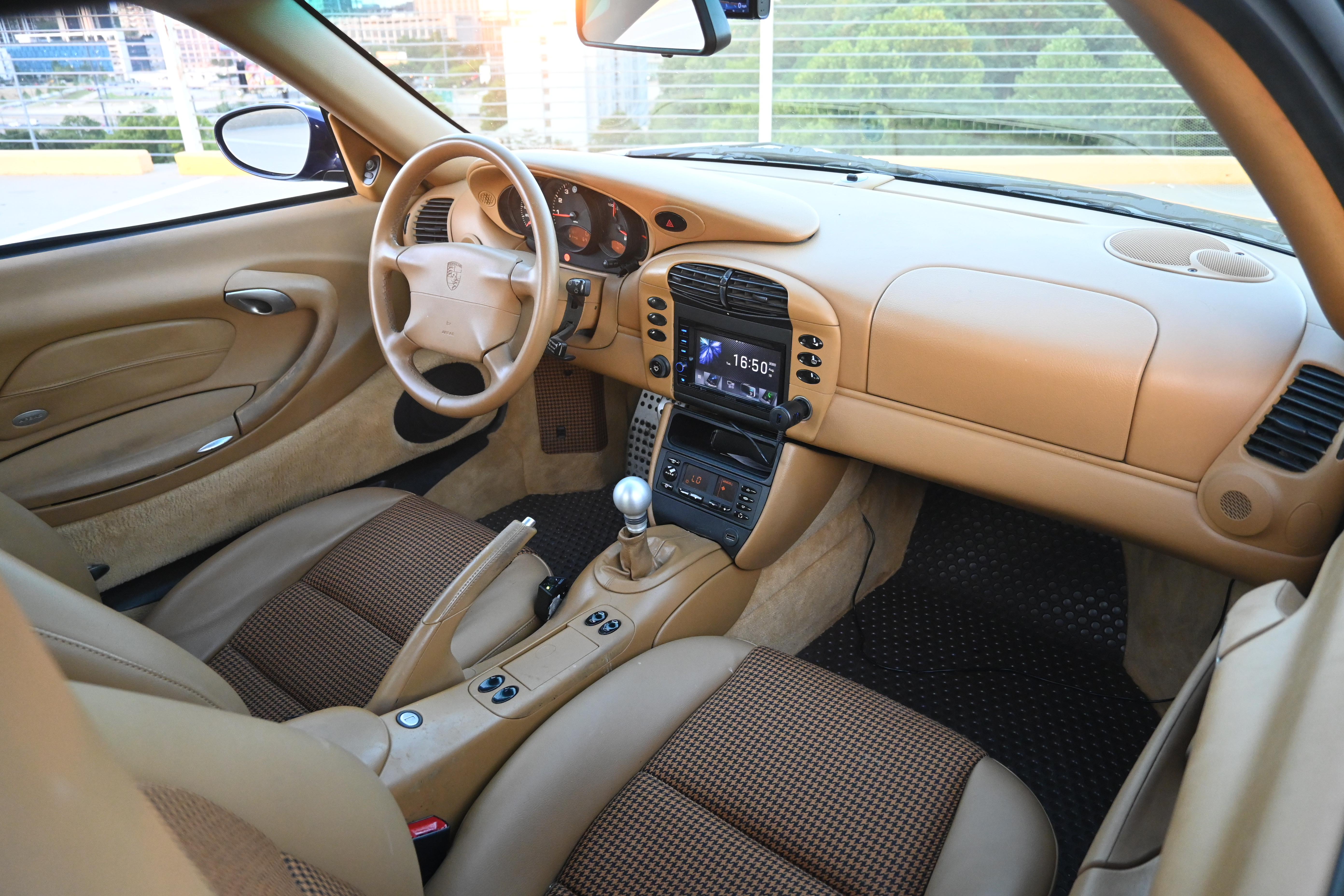 Used 2001 Porsche 911 Carrera RWD image 14