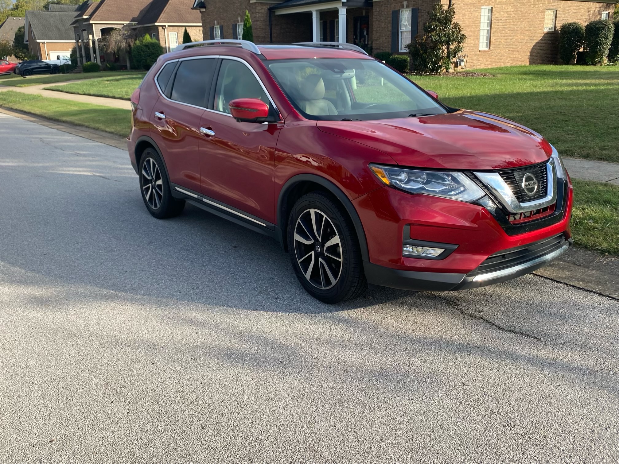 Used 2017 Nissan Rogue SL w/ SL Premium Package FWD image 2