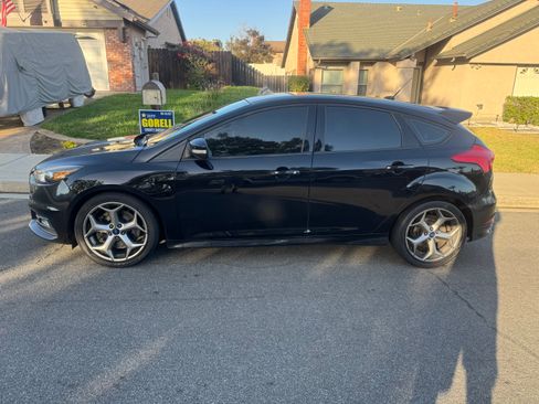 Used 2016 Ford Focus ST w/ Equipment Group 402A FWD image 4