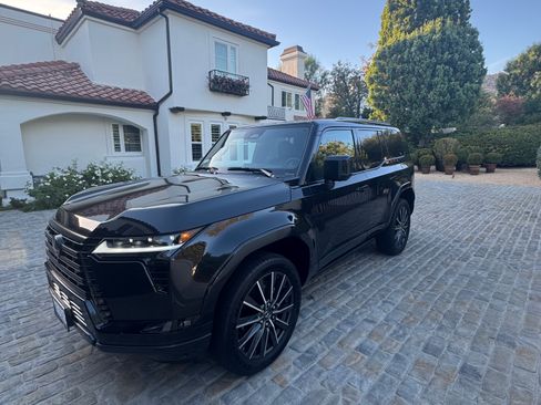 Used 2026 Lexus GX 550 w/ Accessory Package (2T) AWD/4WD image 1