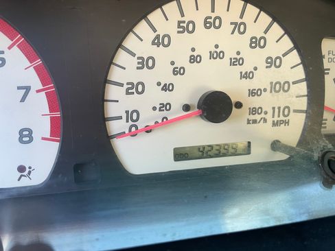 Used 2001 Toyota Tacoma Limited image 15