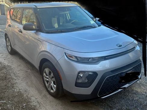 Used 2021 Kia Soul LX image 2