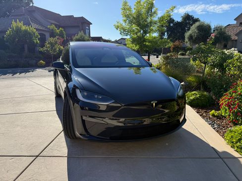 Used 2024 Tesla Model X Plaid AWD/4WD image 2