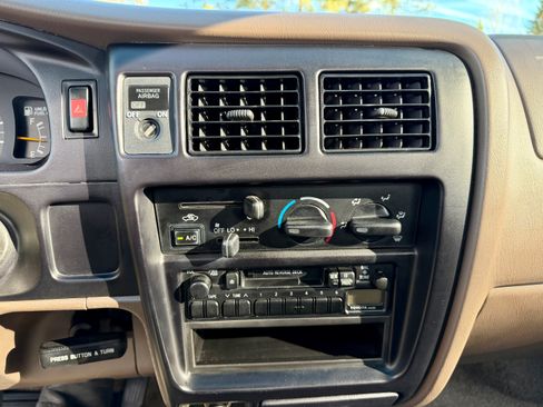 Used 1999 Toyota Tacoma 4x4 Regular Cab image 28