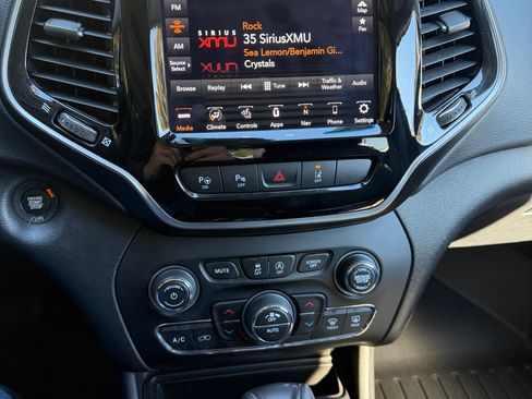 Used 2021 Jeep Cherokee Limited w/ Elite Package image 14