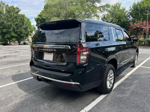 Used 2023 Chevrolet Suburban LT RWD image 4
