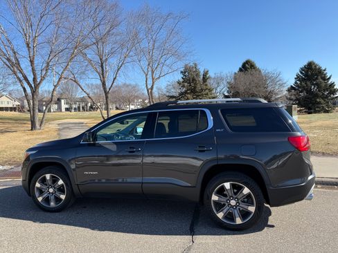 Used 2017 GMC Acadia SLT image 1