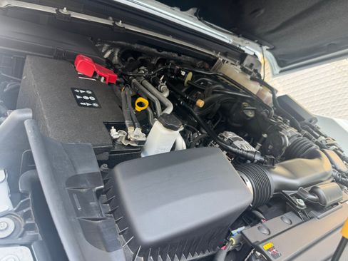 Used 2025 Jeep Gladiator Sport AWD/4WD image 12