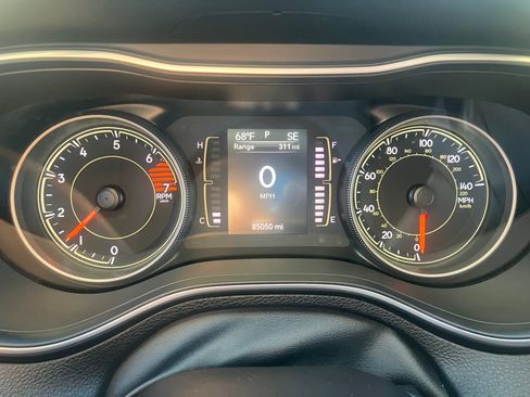 Used 2019 Jeep Cherokee Latitude Plus w/ Comfort/Convenience Group image 12