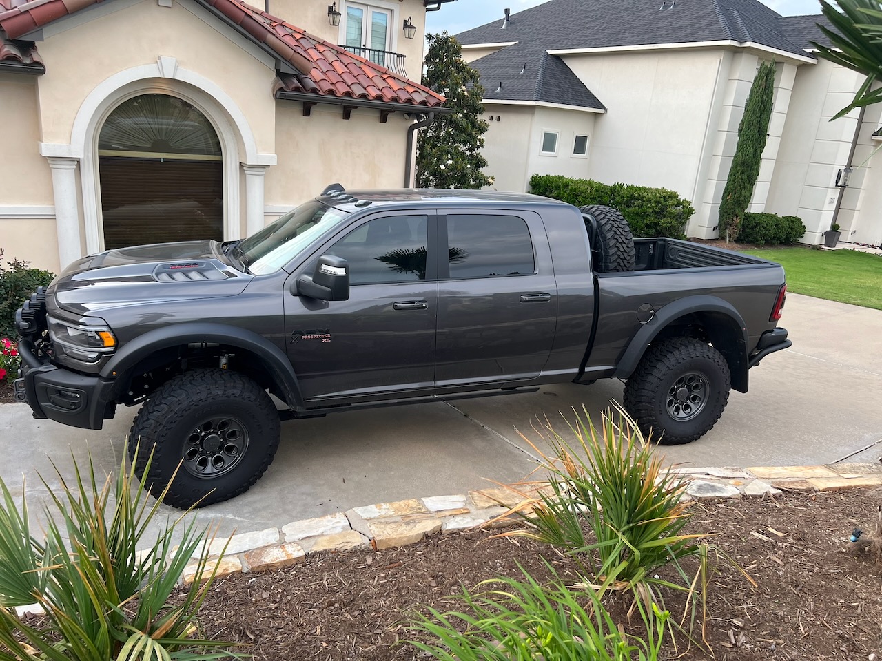 Used 2024 RAM 2500 Laramie w/ Night Edition AWD/4WD image 1