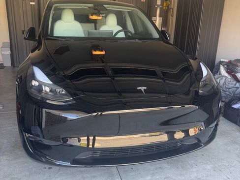 Used 2023 Tesla Model Y Long Range AWD/4WD image 1