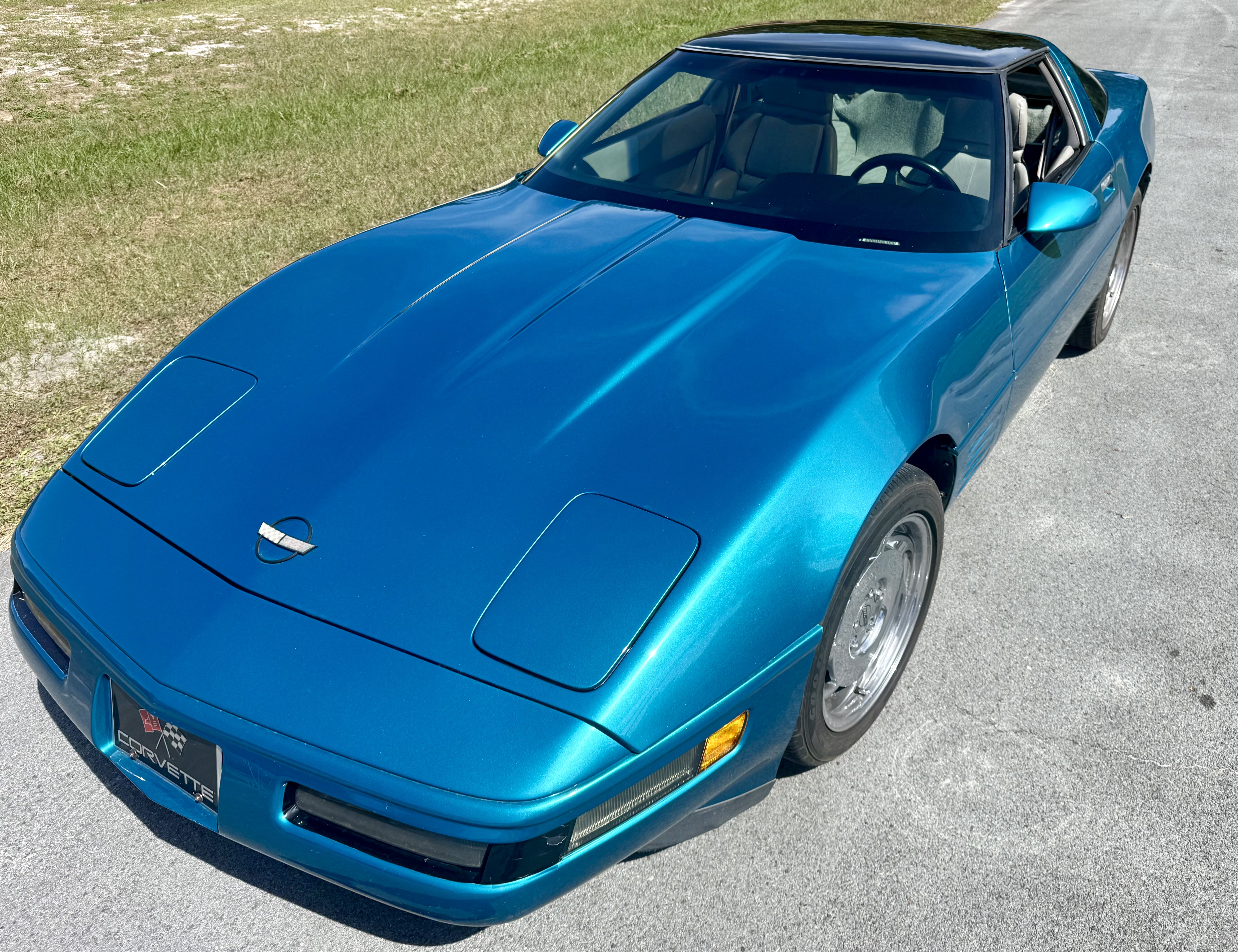 Used 1992 Chevrolet Corvette Coupe RWD image 2