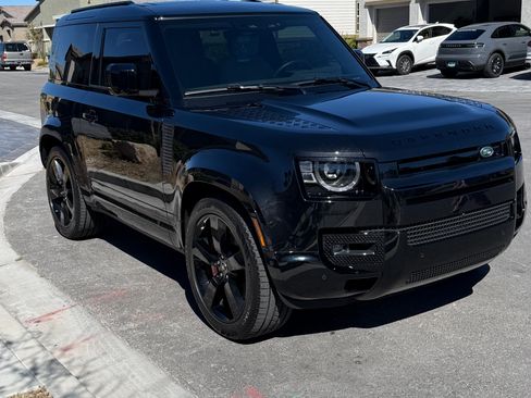 Used 2025 Land Rover Defender 90 X-Dynamic SE image 1