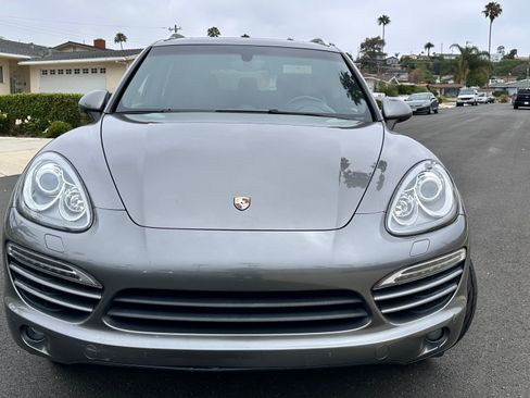 Used 2013 Porsche Cayenne Diesel AWD/4WD image 2
