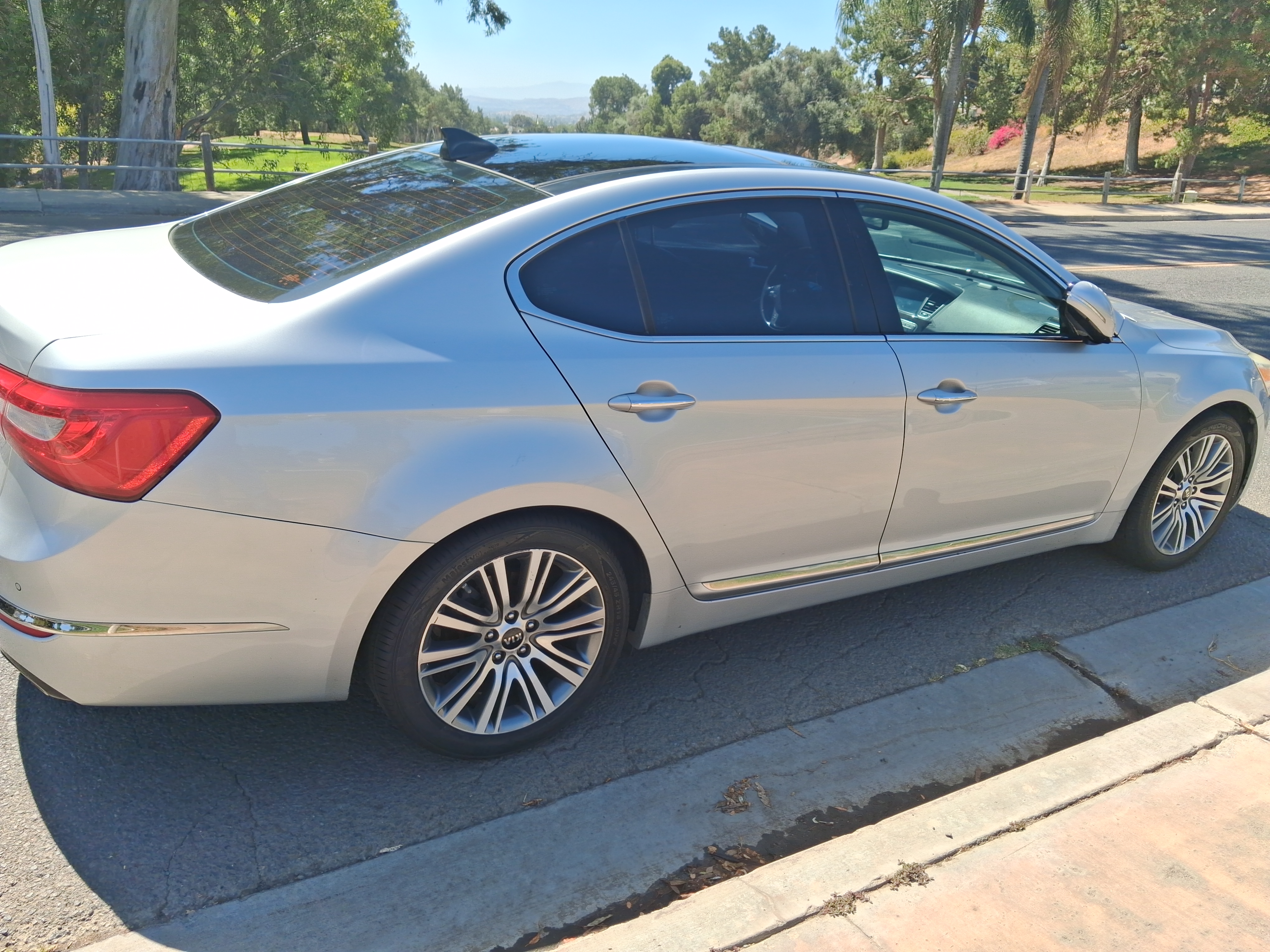 Used 2016 Kia Cadenza Premium FWD image 10