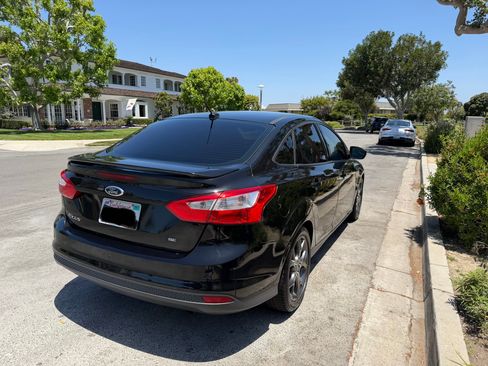 Used 2014 Ford Focus SE w/ Equipment Group 201A FWD image 5