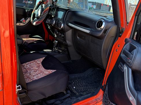 Used 2015 Jeep Wrangler Unlimited Sahara w/ Max Tow Package image 4