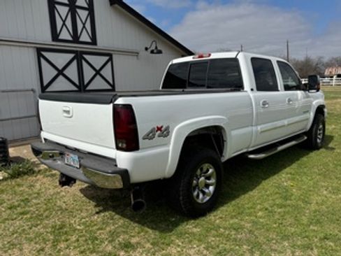Used 2005 Chevrolet Silverado 2500 LT w/ Heavy-Duty Power Package image 8