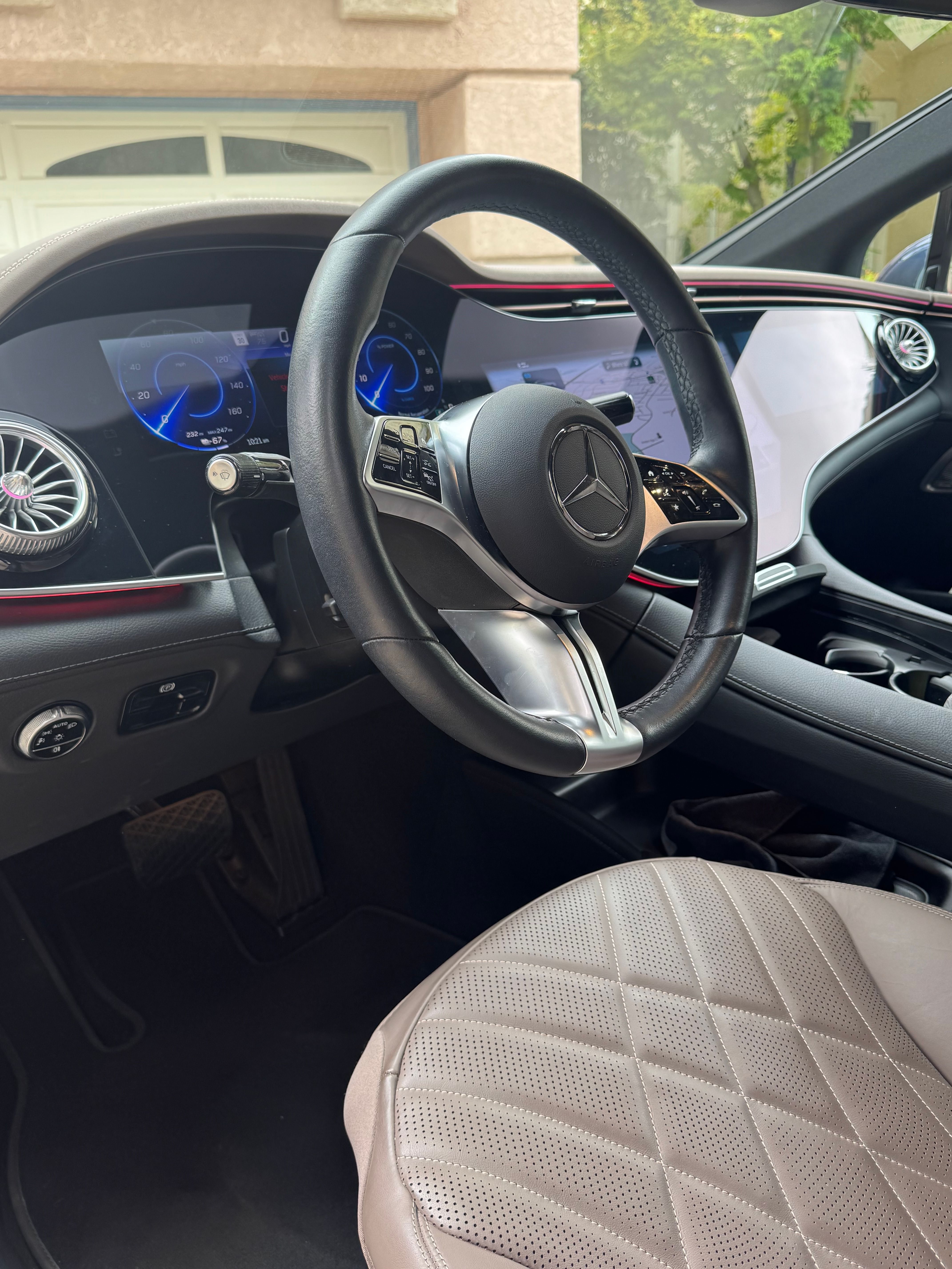 Used 2024 Mercedes-Benz EQE 500 4MATIC Sedan w/ Driver Assistance Package image 9