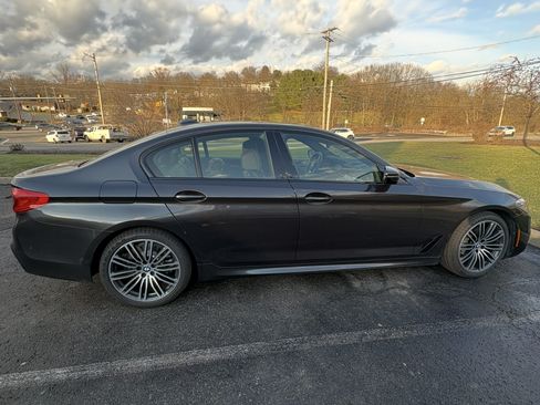 Used 2020 BMW 530i xDrive w/ M Sport Package image 5