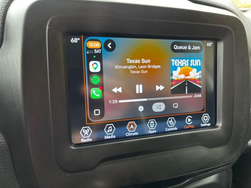 Used 2019 Jeep Renegade Latitude w/ Cold Weather Group AWD/4WD image 17