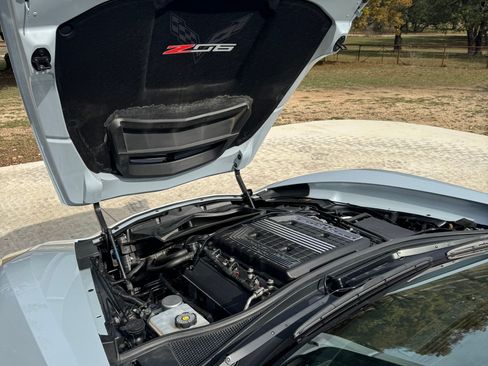 Used 2019 Chevrolet Corvette Z06 w/ Z07 Performance Package image 5